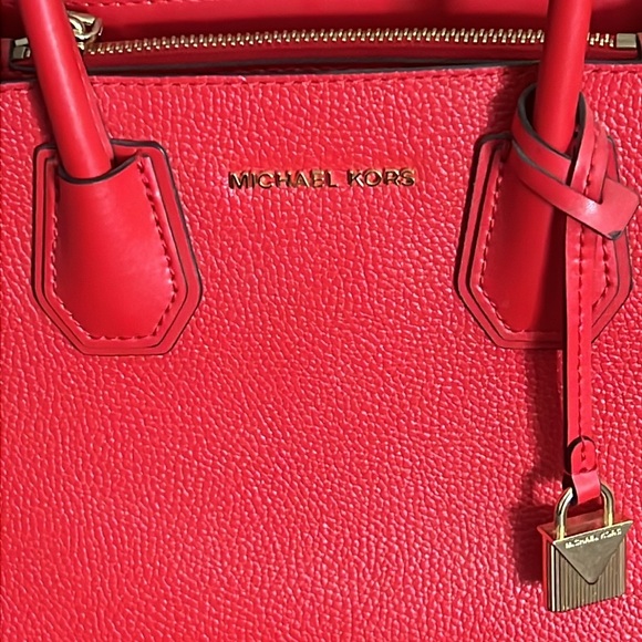 MICHAEL KORS ’MERCER’ PEBBLED LEATHER RED ACCORDIAN TOTE/CROSSBODY NWOT - Picture 7 of 15